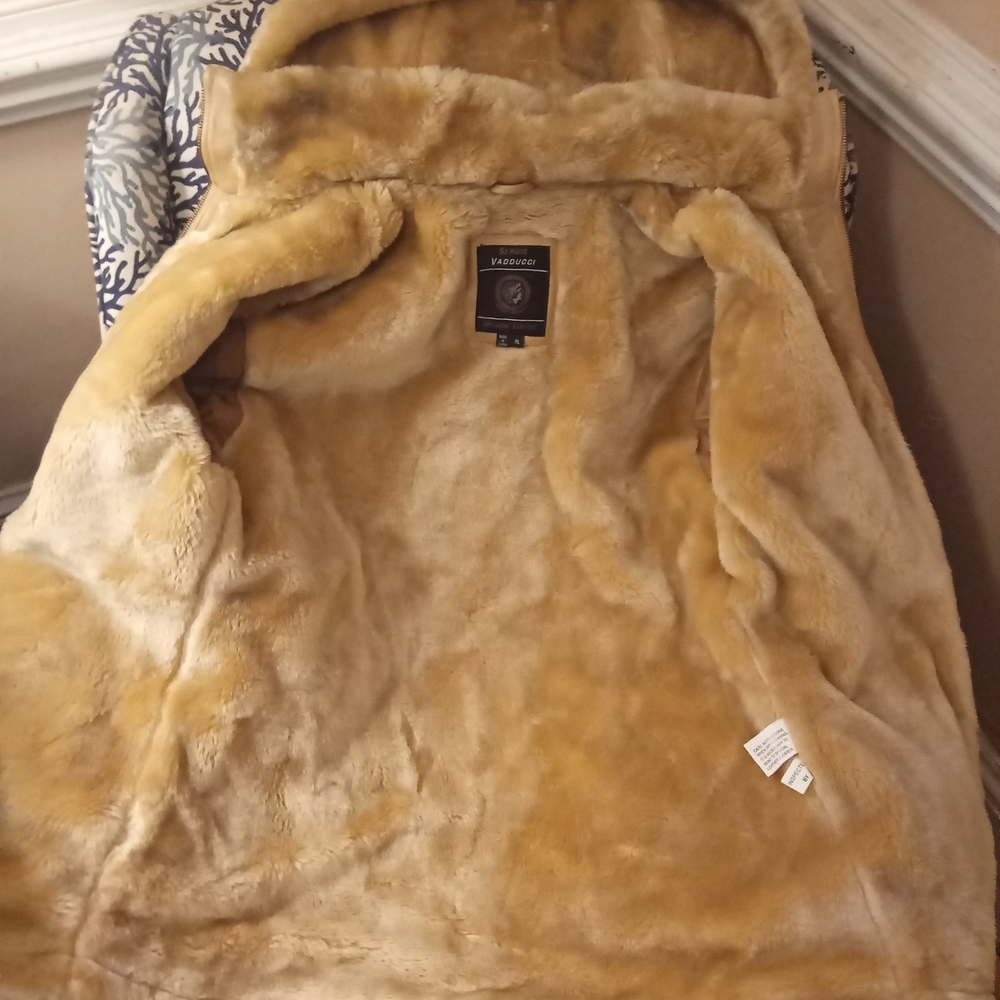 Vadducci Leather Jacket with Faux Fur Lining - Picture 4 of 7